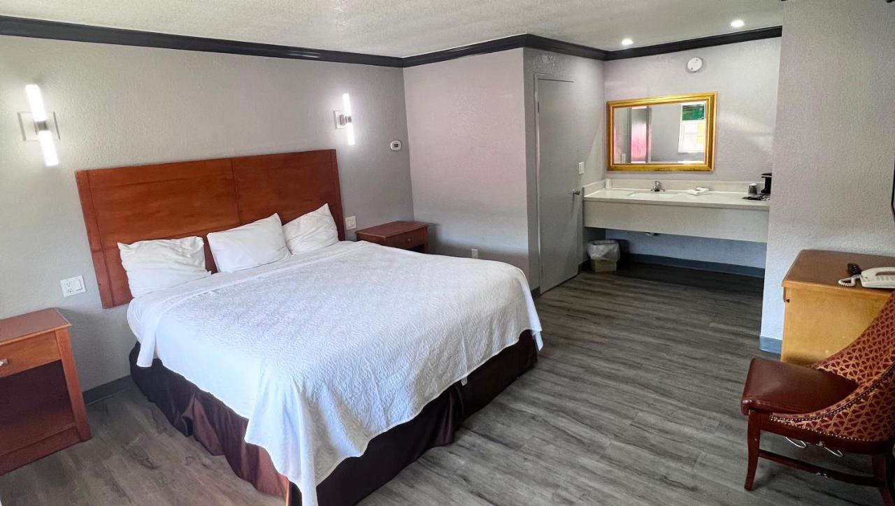Anchorage Inn Lakeport Екстериор снимка